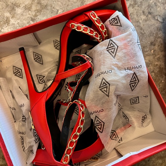 Red heels - Picture 7 of 7